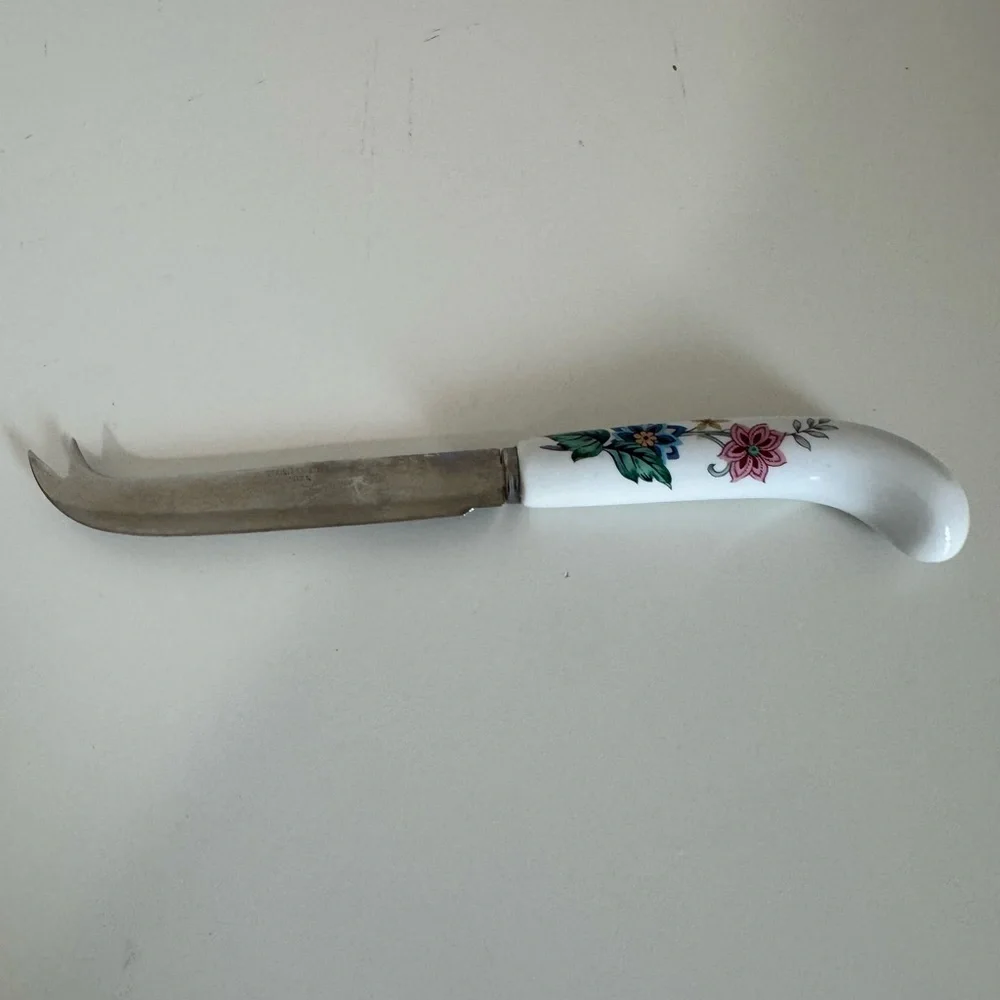Floral Cheese Knife with White Handle‎